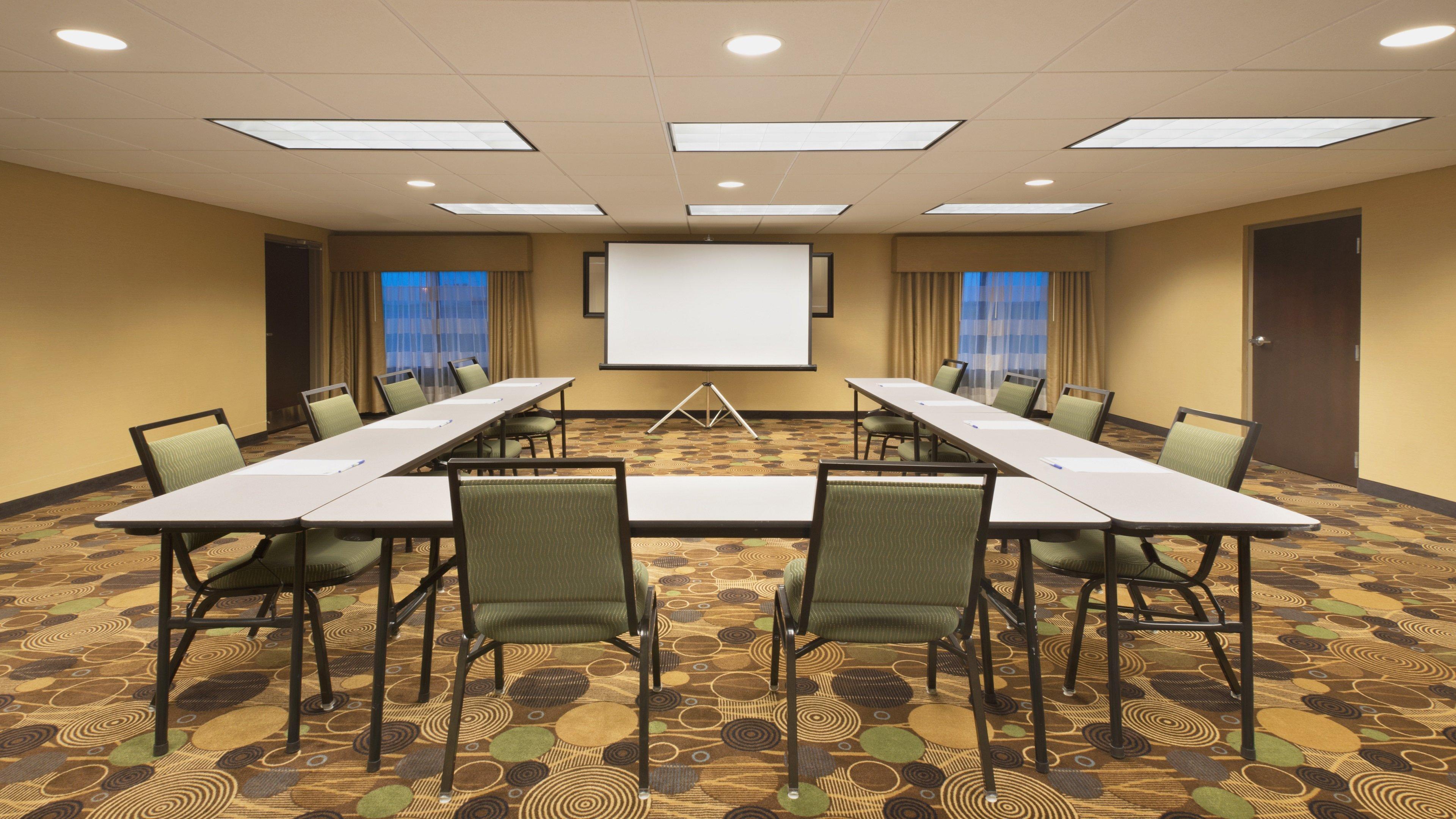 Holiday Inn Express Hotel & Suites Colby By Ihg Exterior foto