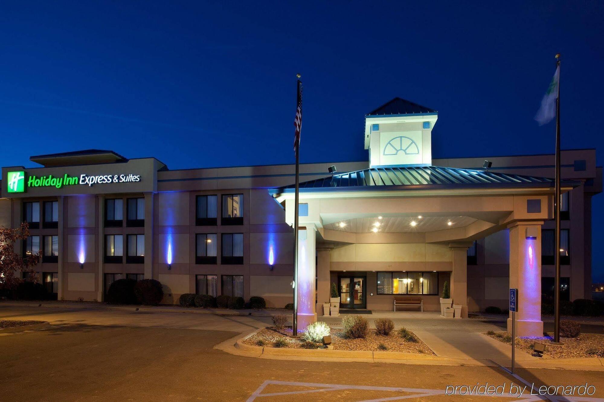 Holiday Inn Express Hotel & Suites Colby By Ihg Exterior foto